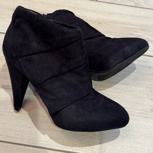 5 for $30 FIONI Black Side Zipper Heeled Booties